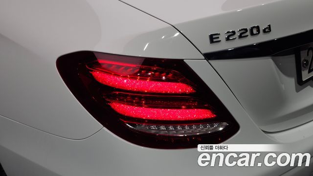Mercedes-Benz E-Class (W213) E220d Exclusive 2019 — фото 23