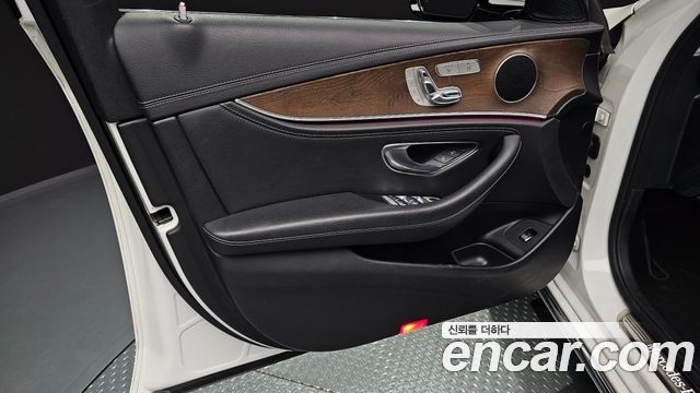 Mercedes-Benz E-Class (W213) E220d Exclusive 2019 — фото 24