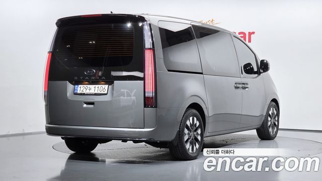 Hyundai Staria Lounge 9-Seater Prestige 2023 — фото 2