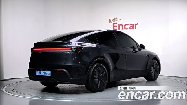 Tesla Model Y RWD 2025 — фото 2