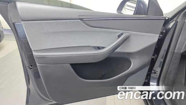 Tesla Model Y RWD 2025 — фото 24