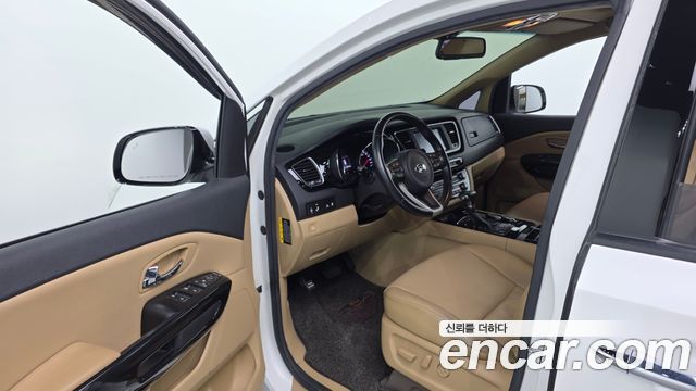 Kia Carnival 9-seater Prestige 2018 — фото 10