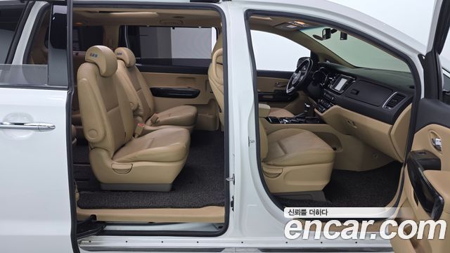 Kia Carnival 9-seater Prestige 2018 — фото 11