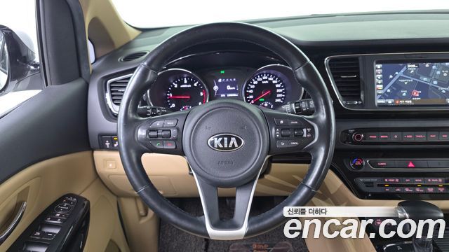 Kia Carnival 9-seater Prestige 2018 — фото 12