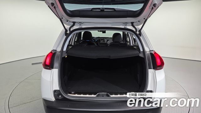 Peugeot 2008 1.5 BlueHDi Allure 2019 — фото 24