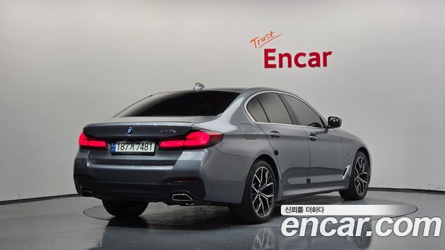 BMW 5 Series (G30) 530e M Sport 2023 — фото 2
