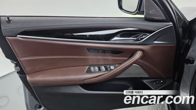 BMW 5 Series (G30) 530e M Sport 2023 — фото 24