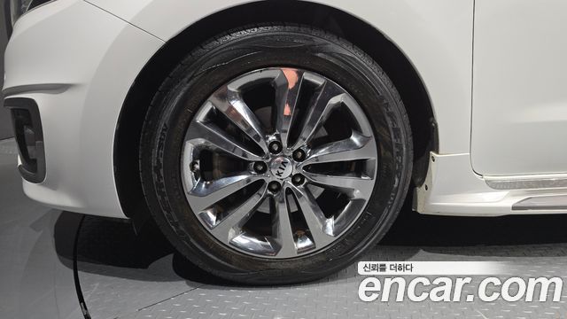 Kia Carnival 9-seater Noblesse 2017 — фото 5