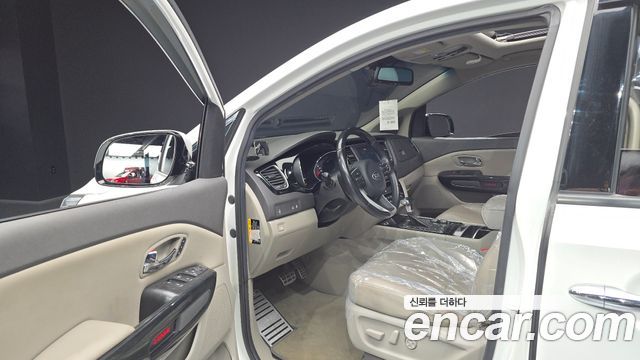 Kia Carnival 9-seater Noblesse 2017 — фото 10