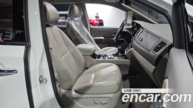 Kia Carnival 9-seater Noblesse 2017 — фото 12