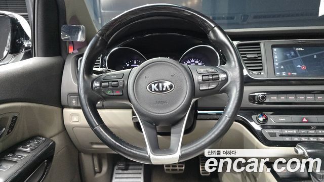 Kia Carnival 9-seater Noblesse 2017 — фото 13