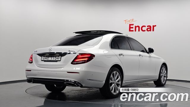 Mercedes-Benz E-Class (W213) E300 4MATIC Exclusive 2017 — фото 2