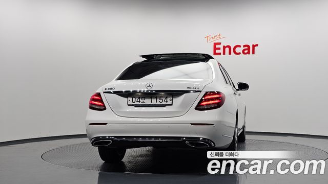 Mercedes-Benz E-Class (W213) E300 4MATIC Exclusive 2017 — фото 4