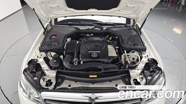 Mercedes-Benz E-Class (W213) E300 4MATIC Exclusive 2017 — фото 6