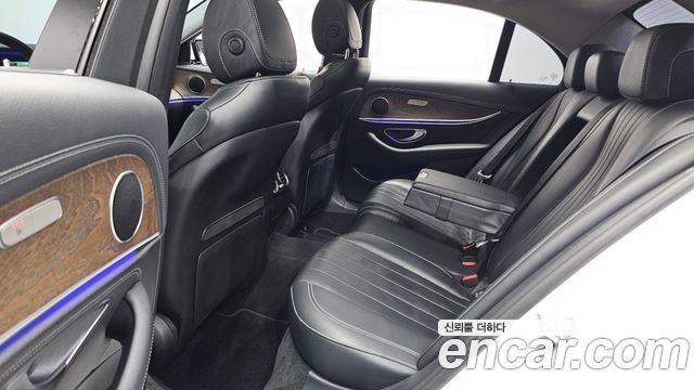 Mercedes-Benz E-Class (W213) E300 4MATIC Exclusive 2017 — фото 12