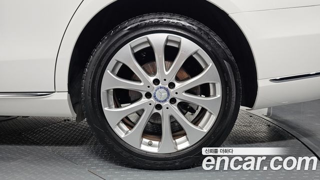 Mercedes-Benz E-Class (W213) E300 4MATIC Exclusive 2017 — фото 21