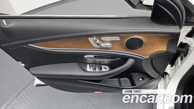 Mercedes-Benz E-Class (W213) E300 4MATIC Exclusive 2017 — фото 24