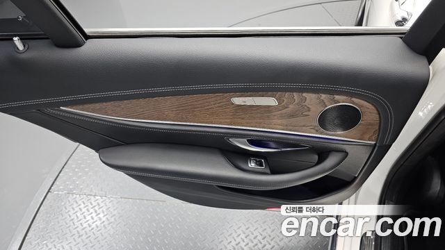 Mercedes-Benz E-Class (W213) E300 4MATIC Exclusive 2017 — фото 25