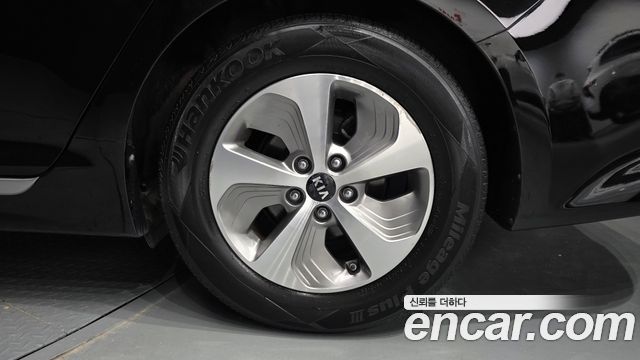 Kia K5 Hybrid 500h Luxury 2015 — фото 21