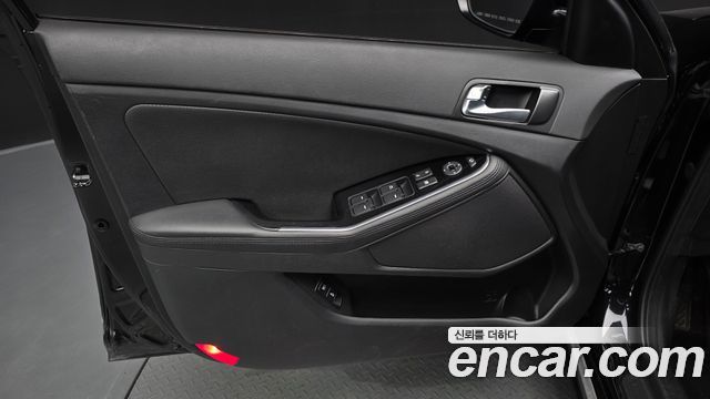 Kia K5 Hybrid 500h Luxury 2015 — фото 24