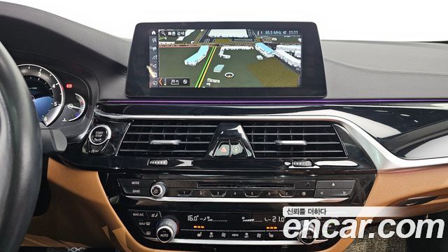 BMW 5 Series (G30) 520d Luxury Special Edition 2018 — фото 14