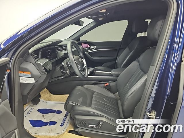 Audi e-tron 55 Quattro Sportback 2022 — фото 15