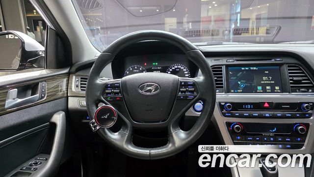 Hyundai Sonata (LF) 2.0 Premium 2015 — фото 14