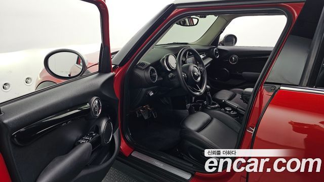 MINI Cooper 5Door HIGH 3rd 2016 — фото 10