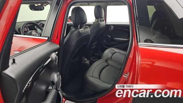 MINI Cooper 5Door HIGH 3rd 2016 — фото 15