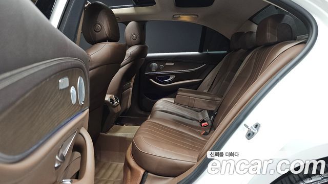 Mercedes-Benz E-Class (W213) E300 4MATIC Exclusive 2019 — фото 11