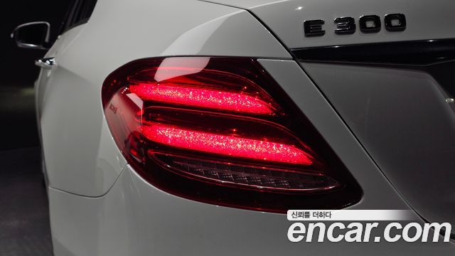 Mercedes-Benz E-Class (W213) E300 4MATIC Exclusive 2019 — фото 23