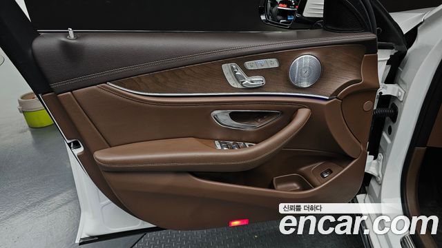 Mercedes-Benz E-Class (W213) E300 4MATIC Exclusive 2019 — фото 24