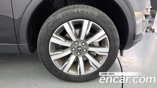 Land Rover Discovery Sport 2.0 TD4 HSE Luxury 2019 — фото 5