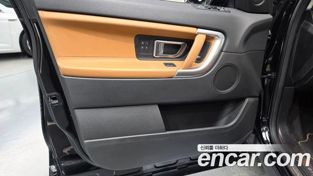 Land Rover Discovery Sport 2.0 TD4 HSE Luxury 2019 — фото 24