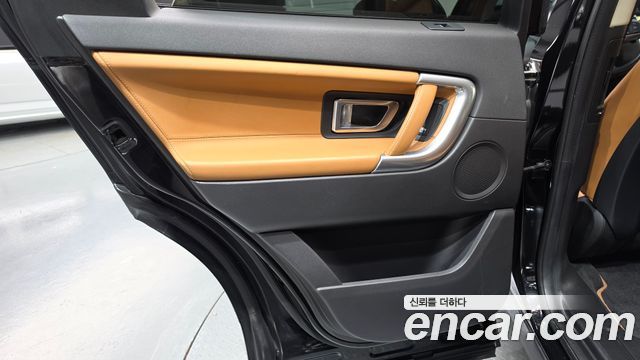 Land Rover Discovery Sport 2.0 TD4 HSE Luxury 2019 — фото 25