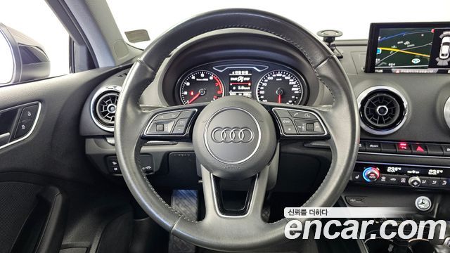 Audi A3 40 TFSI 8V 2018 — фото 13