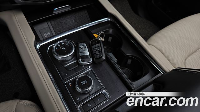 Ford Expedition Platinum 4WD 7Seater 2022 — фото 9