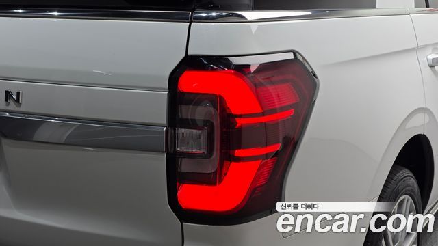 Ford Expedition Platinum 4WD 7Seater 2022 — фото 23