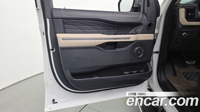 Ford Expedition Platinum 4WD 7Seater 2022 — фото 24