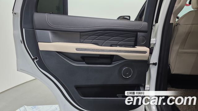 Ford Expedition Platinum 4WD 7Seater 2022 — фото 25