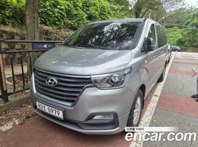 Hyundai Grand Starex Van 3-Seater Smart