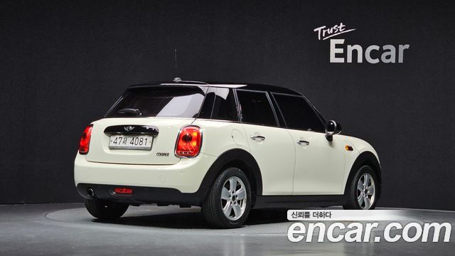 MINI Cooper 5Door Standard 3rd 2017 — фото 2
