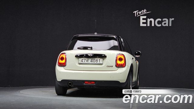 MINI Cooper 5Door Standard 3rd 2017 — фото 4