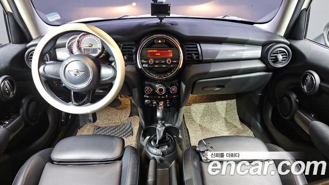 MINI Cooper 5Door Standard 3rd 2017 — фото 7