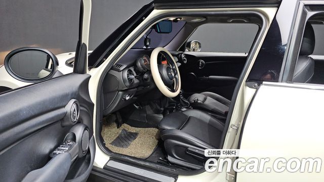 MINI Cooper 5Door Standard 3rd 2017 — фото 10