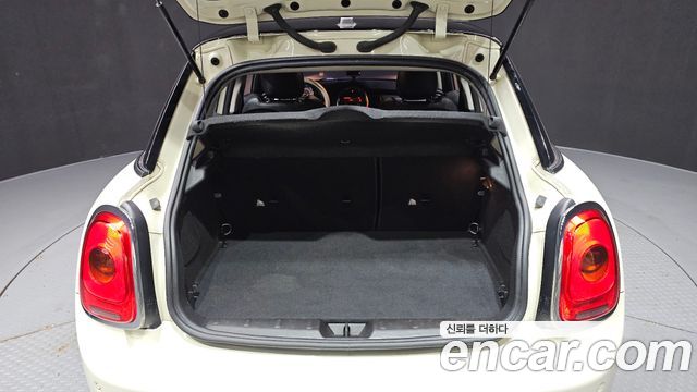 MINI Cooper 5Door Standard 3rd 2017 — фото 16