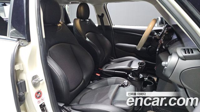 MINI Cooper 5Door Standard 3rd 2017 — фото 18