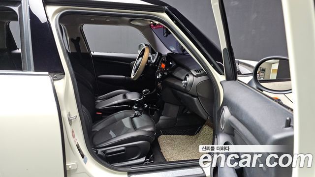 MINI Cooper 5Door Standard 3rd 2017 — фото 26
