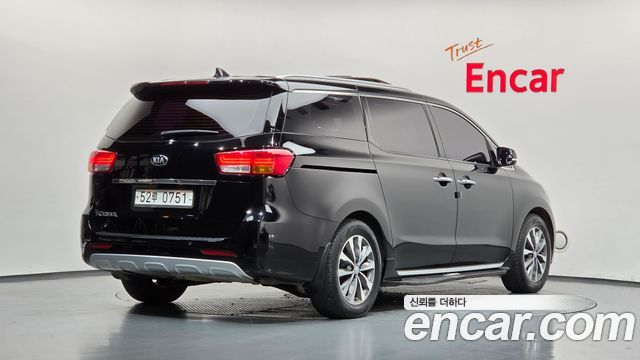 Kia Carnival 9-seater Luxury 2016 — фото 2