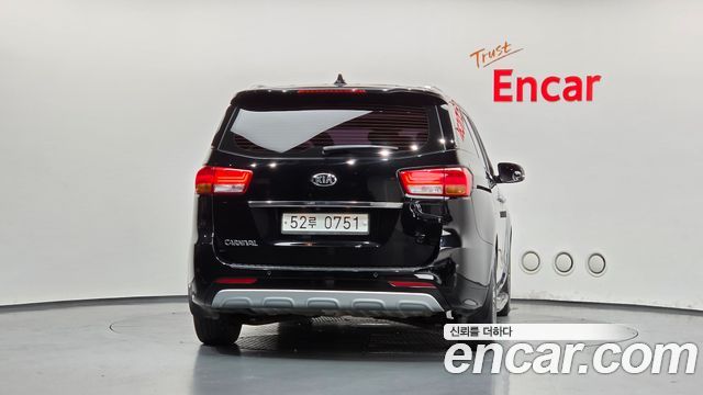 Kia Carnival 9-seater Luxury 2016 — фото 4